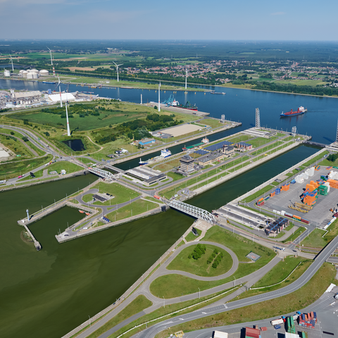 Luchtfoto sluiscomplex Zandvliet Berendrecht