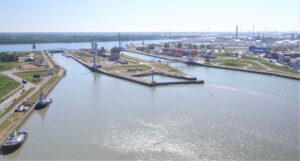 Luchtfoto van Zandvliet- en Berendrechtsluis