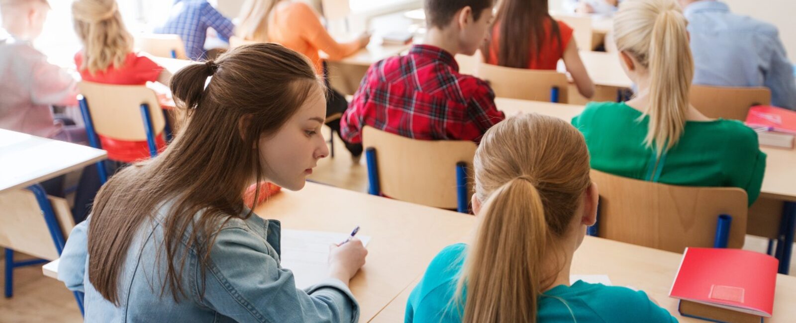Leerlingen secundair onderwijs in klaslokaal
