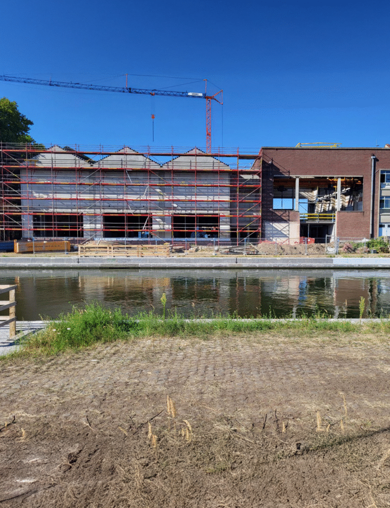Buitenkant van de werf van het belevingscentrum op de Droogdokkensite